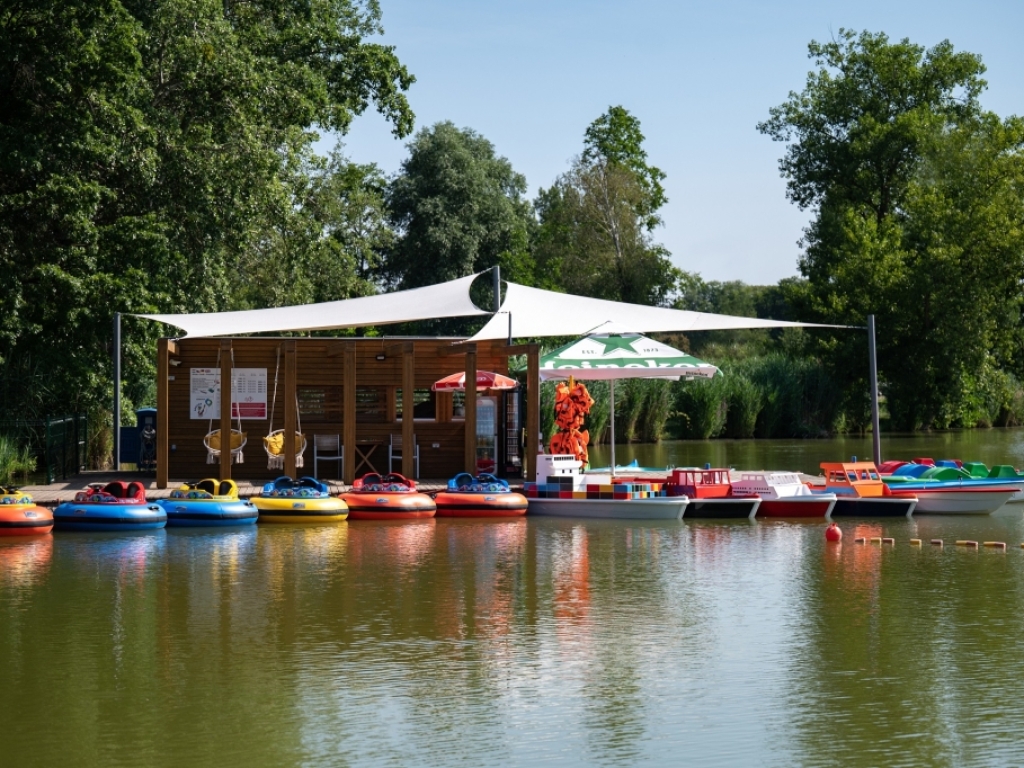 Vízi kalandpark a sárvári csónakáztónál